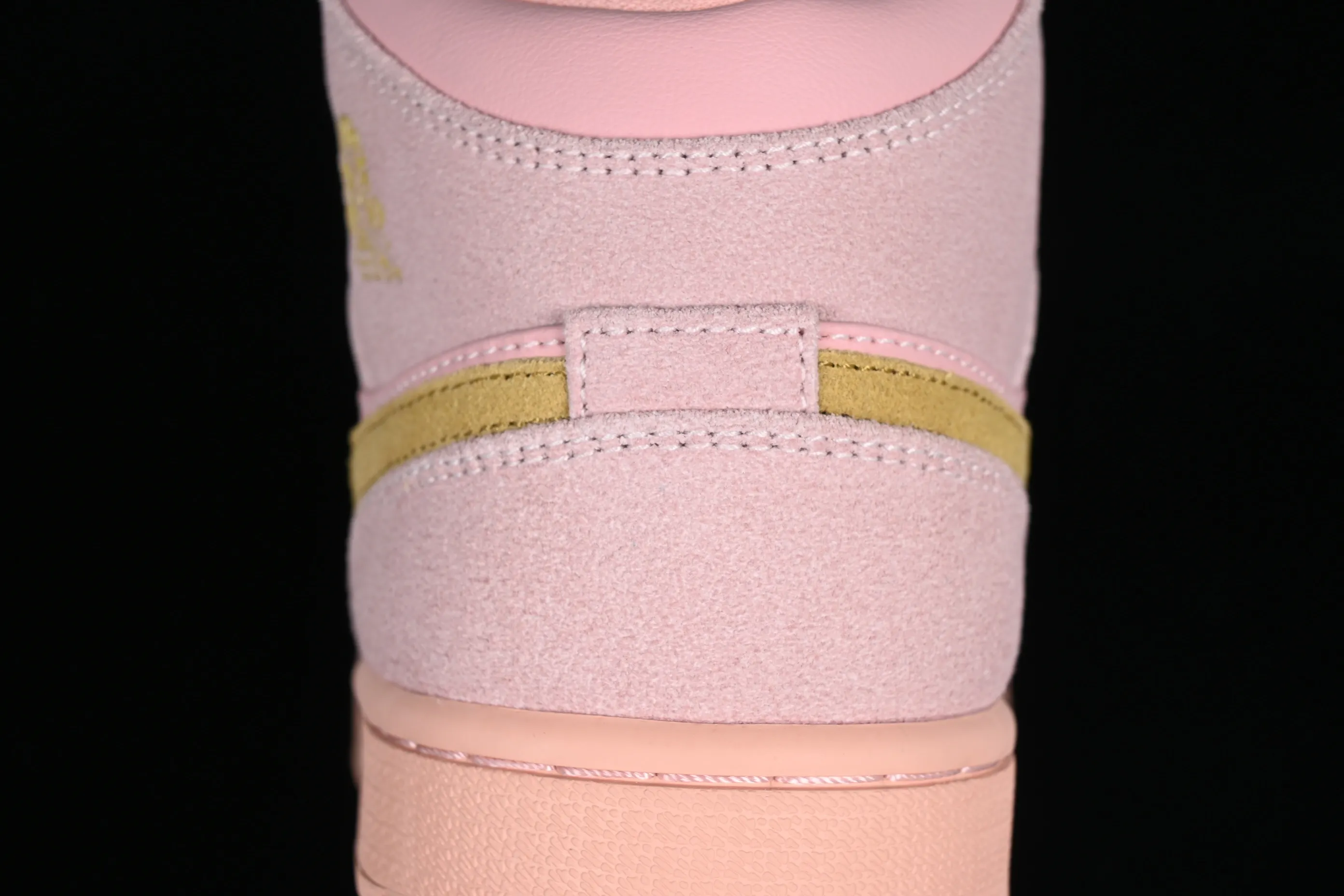 All categories Air Jordan Jordan series basketball shoes Air Jordan 1 Mid Air Jordan 1 Mid AJ1 Joe 1 coral gold dirty pink suede mid-top retro basketball shoes 852542-600